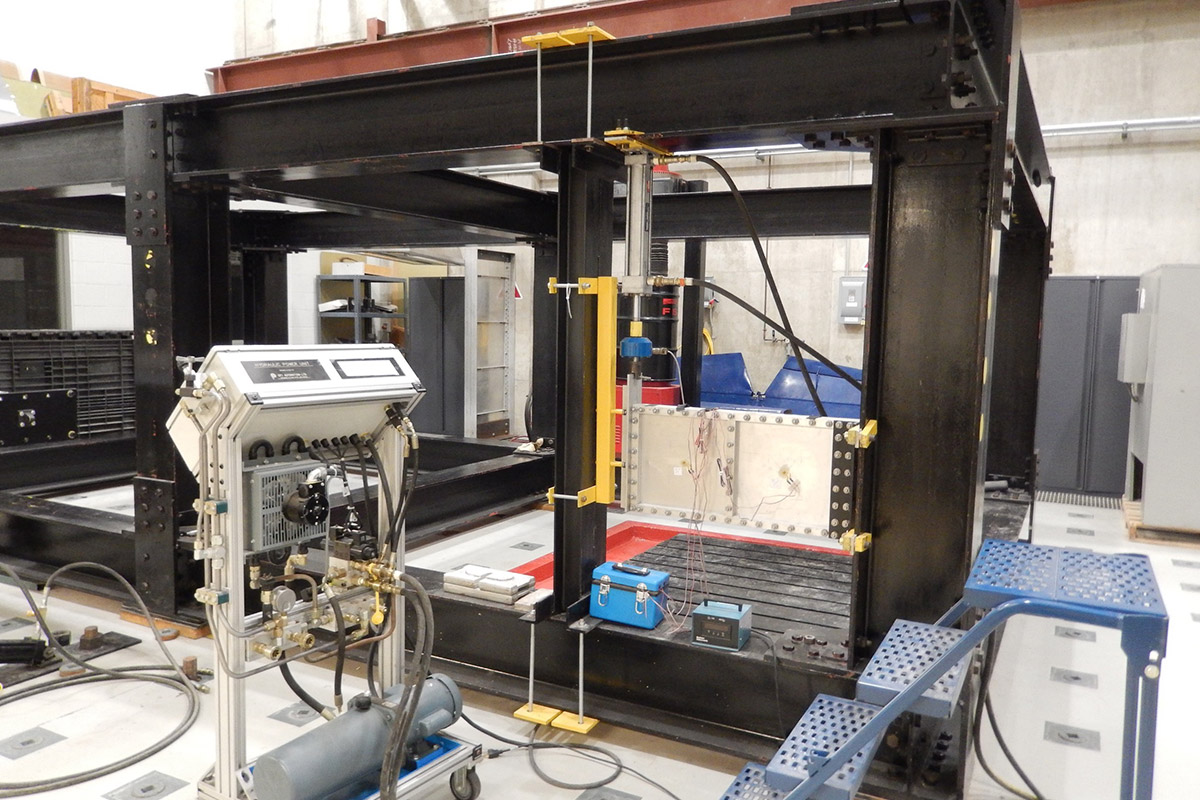 Large structural testing facility used for testing structural components