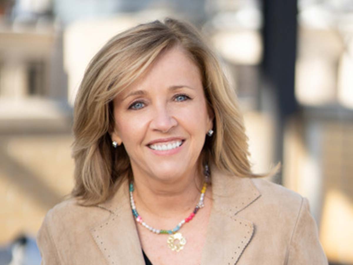 Laurie Gelman (Journalism ’88) , former journalist and author, Class Mom novel series