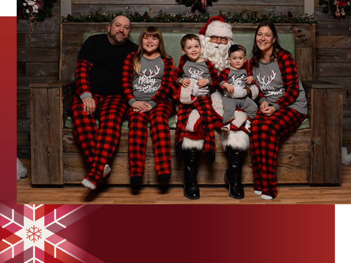 The Lacroix family Christmas photo from 2019. From left to right: Brady Lacroix, Marlee, Ryerson, Santa Claus (!), Everlee and Tara Stencill.