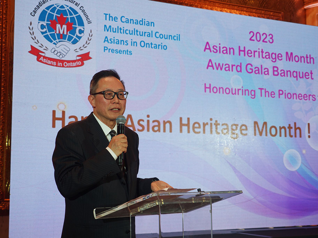 Associate Professor Yew-Thong Leong Awarded Outstanding Asian Canadian Award