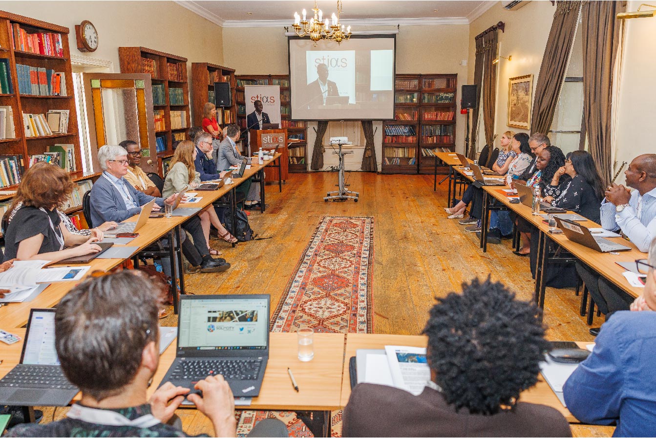 ~ai-b6a8b8f6-d23a-4e10-8712-1d06143998c4_