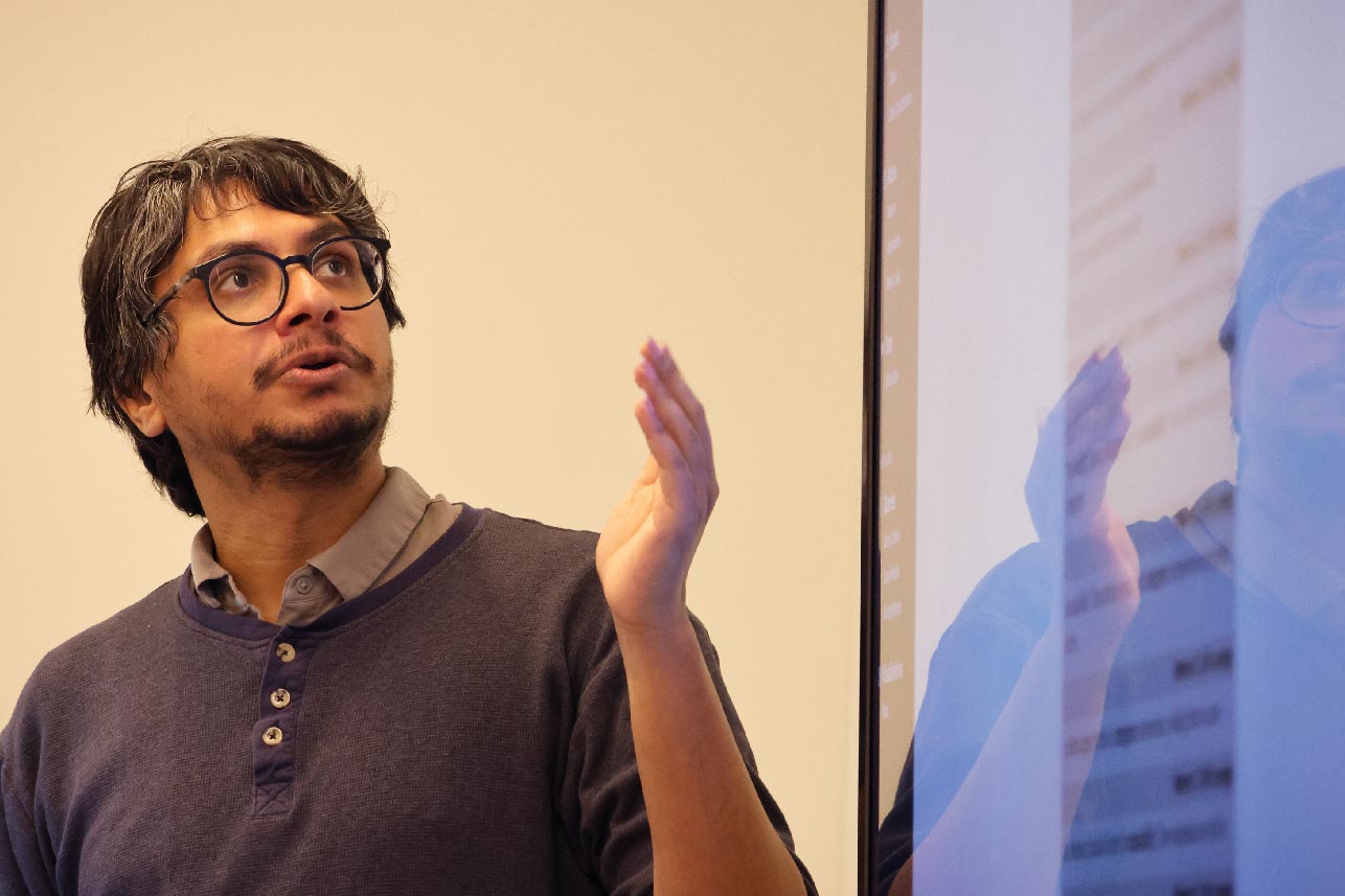 Yousef Khalifa Aleghfeli teaching at the Winter School