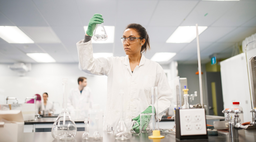 Chemistry and Biology current undergraduate student working on research in lab.