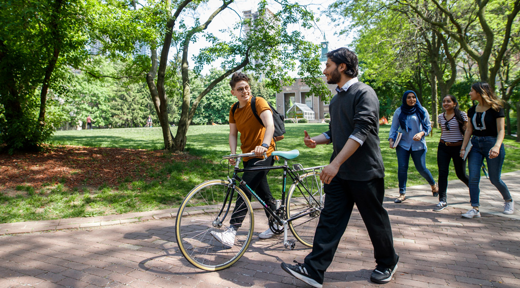 Chemistry and Biology undergraduate students enjoying a walk through the quad located on Ryerson campus.