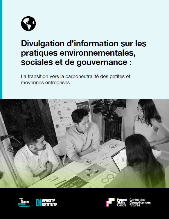 Une couverture de rapport comportant des logos et un groupe de personnes diverses travaillant sur des documents et des ordinateurs portables.