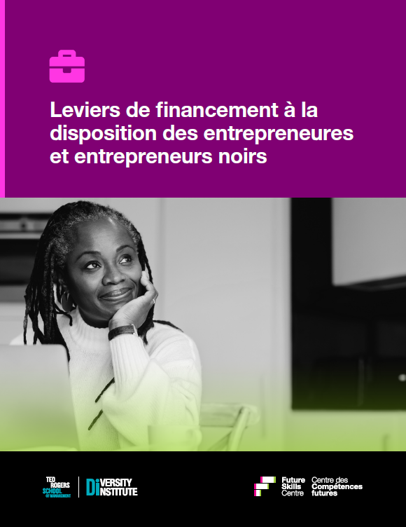 Une couverture de rapport représentant une femme noire assise à un bureau devant un ordinateur portable.