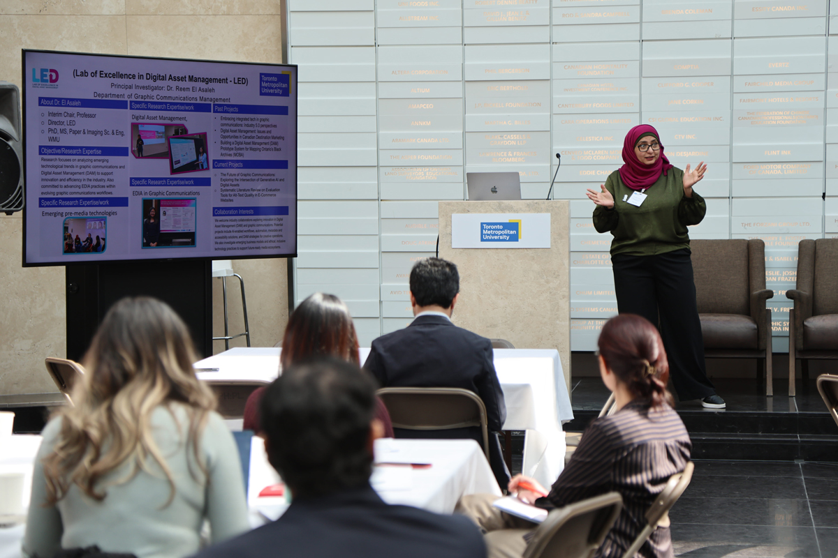 Reem El Asaleh presenting to an audience. 