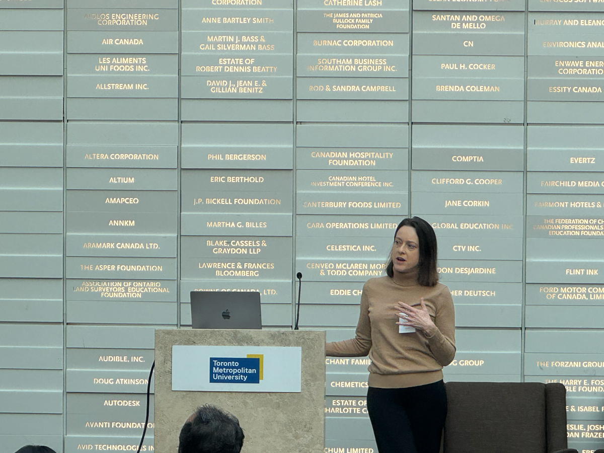 Andrea Thomas presenting to workshop audience.