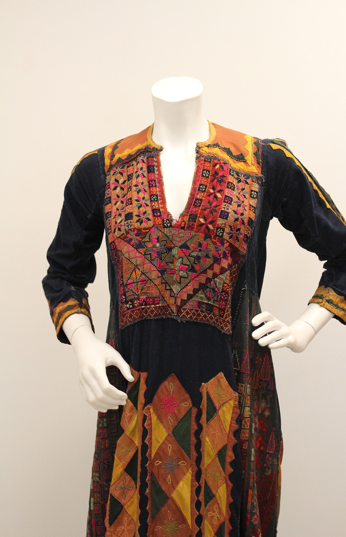 Close up of top half of Palestinian Thobe 