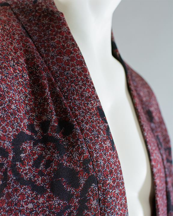 Close up of the collar on a burgundy and black printed haori