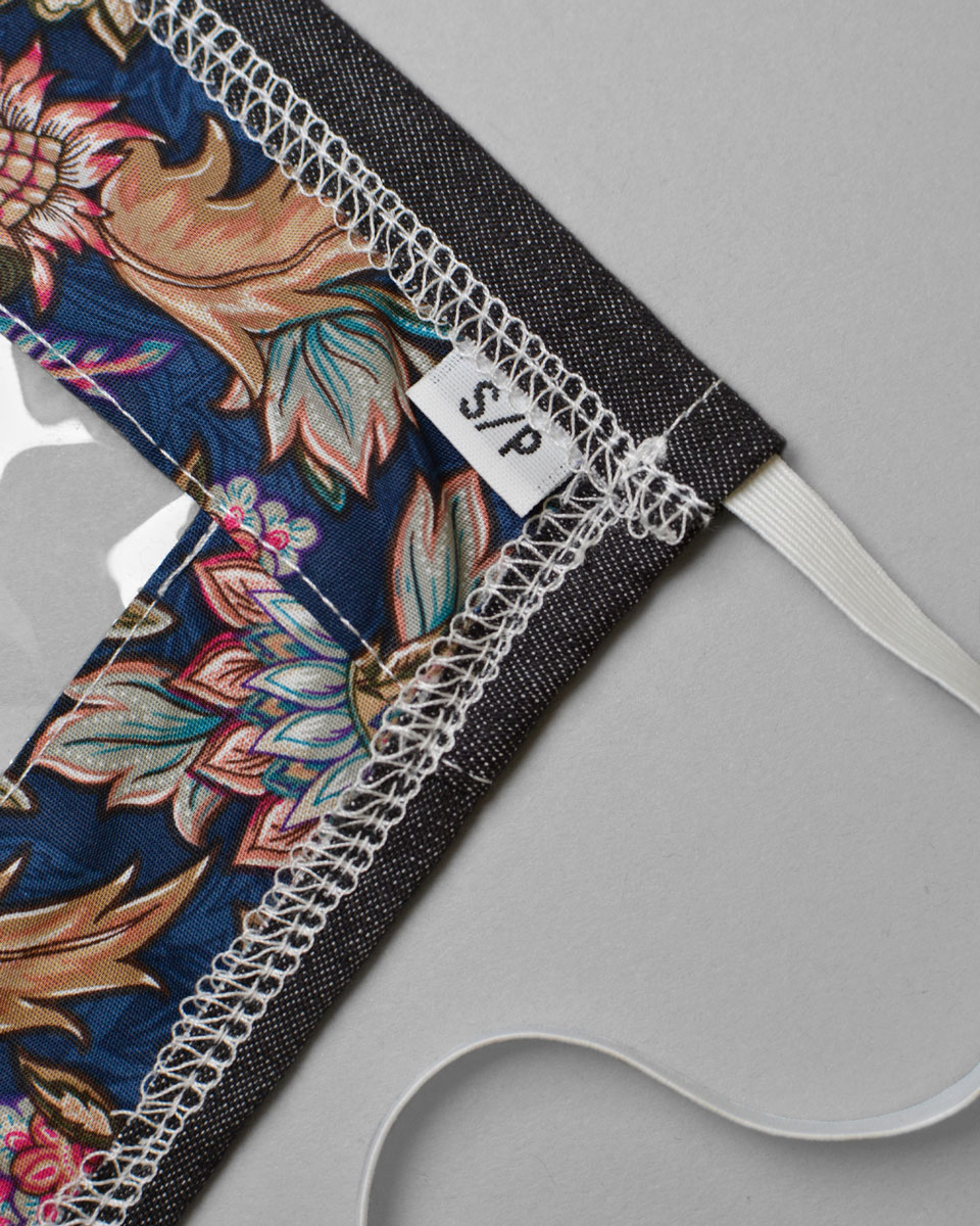 Size small label on the inside of the mask