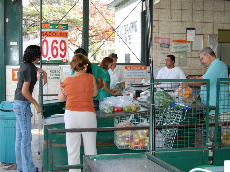 people at grocery checkout in brazil