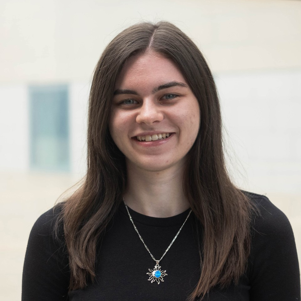 Headshot of Lauren Awalt