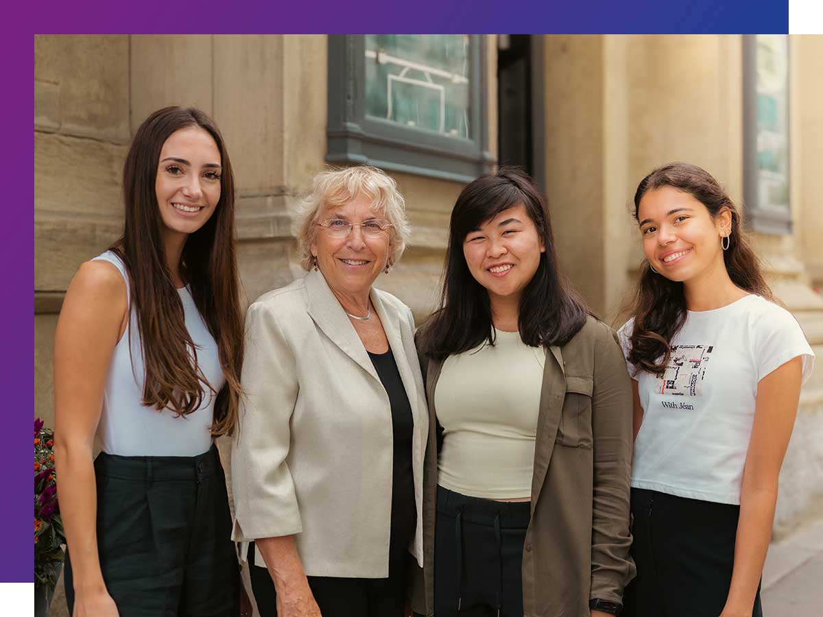 Roslyn Bern and Women in STEM Summer 2022 interns