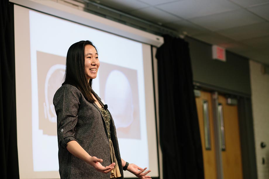 Nhu Nguyen presenting in the 2018 Ryerson 3MT Competition