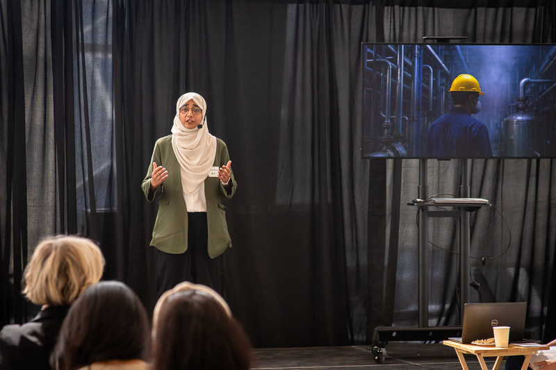 Nameera Shaikh presenting at 3MT