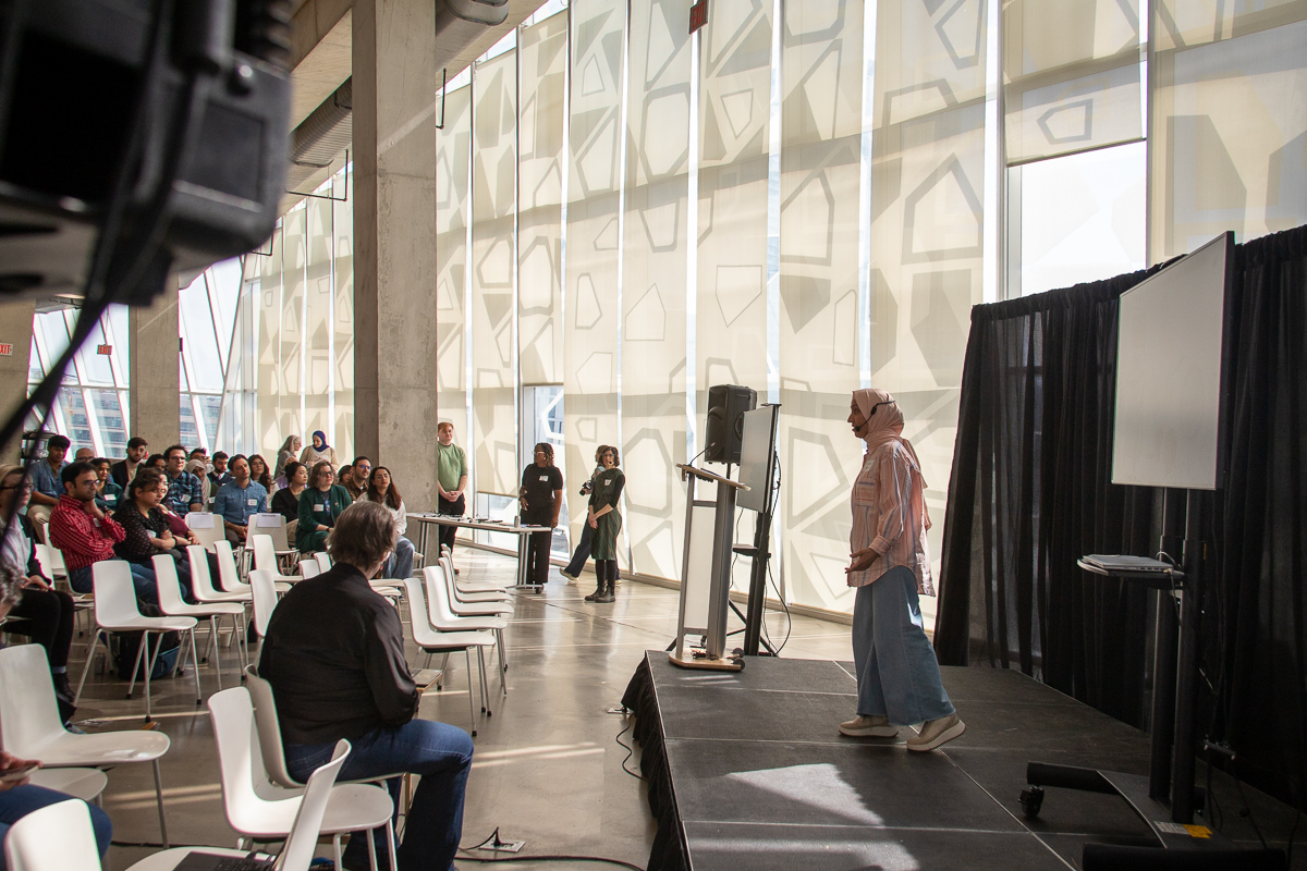 Sana Suboh presenting at 3MT
