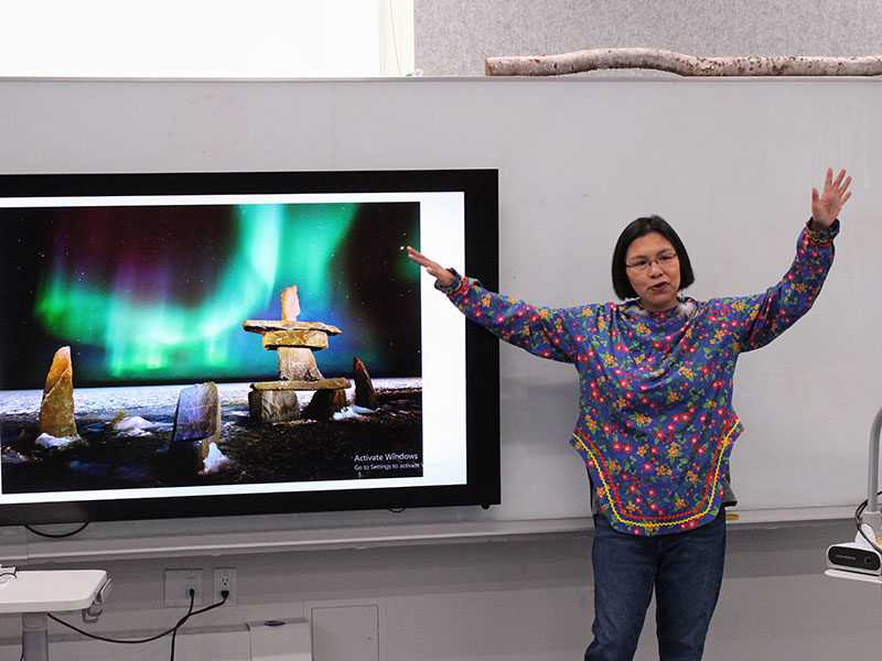 Angela Aula speaking at the 2025 NIPM Inuit culture and art event.
