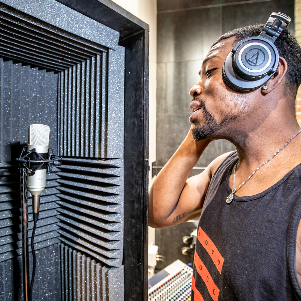 Member using recording booth product
