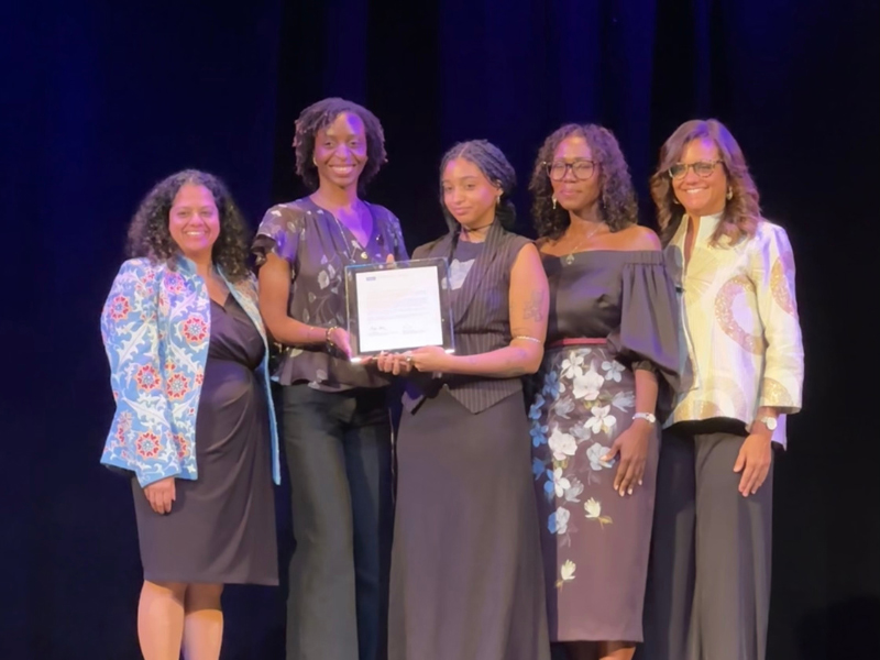 Cris Nippard receiving the 2024 Viola Desmond Student Award. 