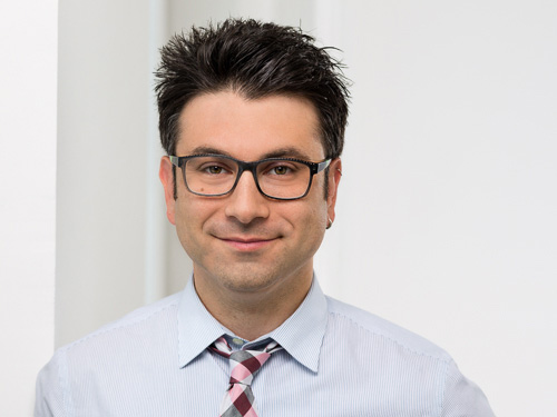 Head shot of Bryan Borzykowski, a Ryerson School of Journalism class of 2004 grad