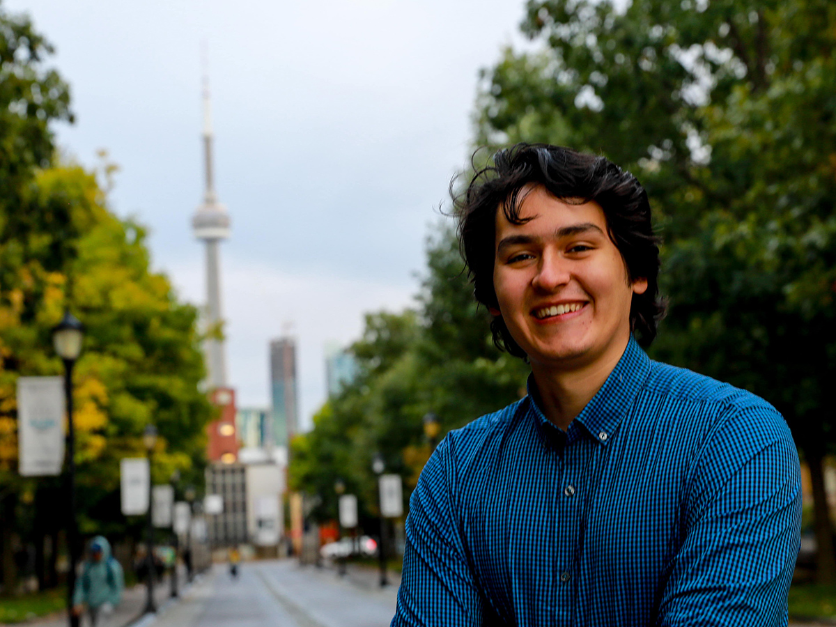 Alum Luke Galati whose short film SMOKEYSWORLD is debuting at the Regent Park Film Festival. 