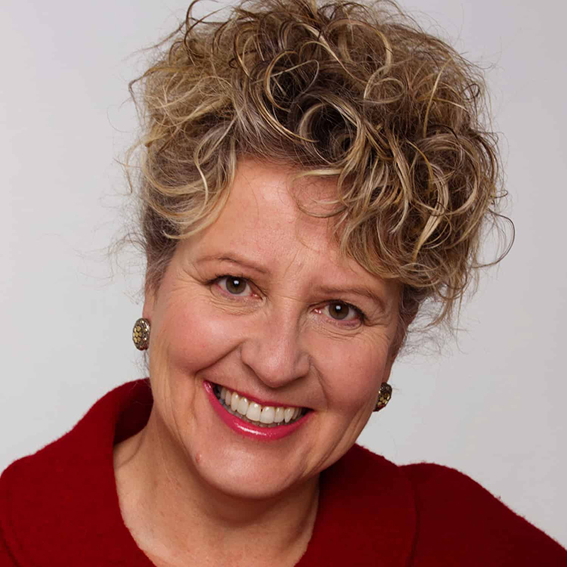 Head shot of journalism prof April Lindgren. 