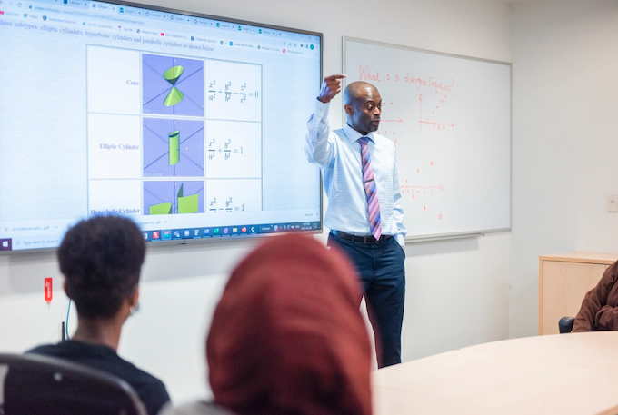 Dr. Francis Duah presents a lecture to students.