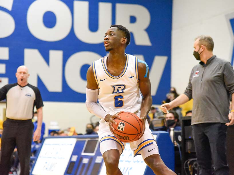 Mouhamed Ndiaye sets up to take a shot