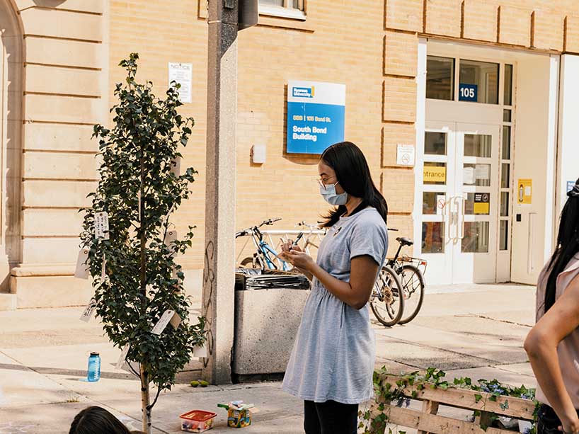 A student on campus with a mask on.