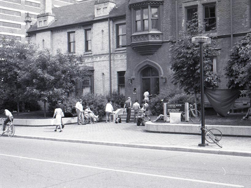Black and white photo of people entering Oakham House on TMU campus in 1982