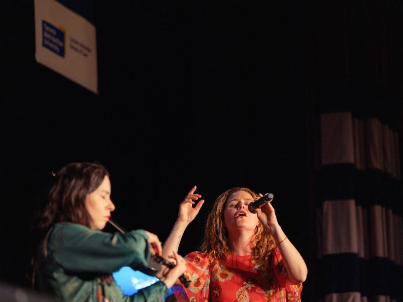 iskwē and Laura Bates perform on stage.  Photo credit: Kenya-Jade Pinto.