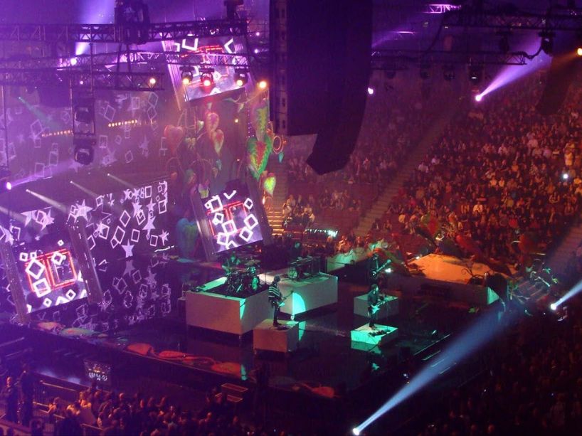 JUNO Awards performance in 2009 shows a band of musicians performing on a stage to large audiences.