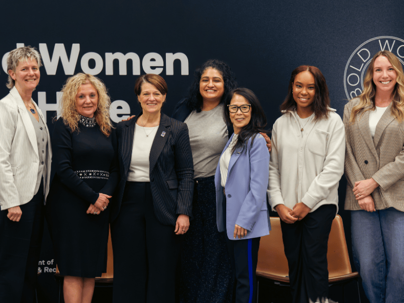 7 women pose together.