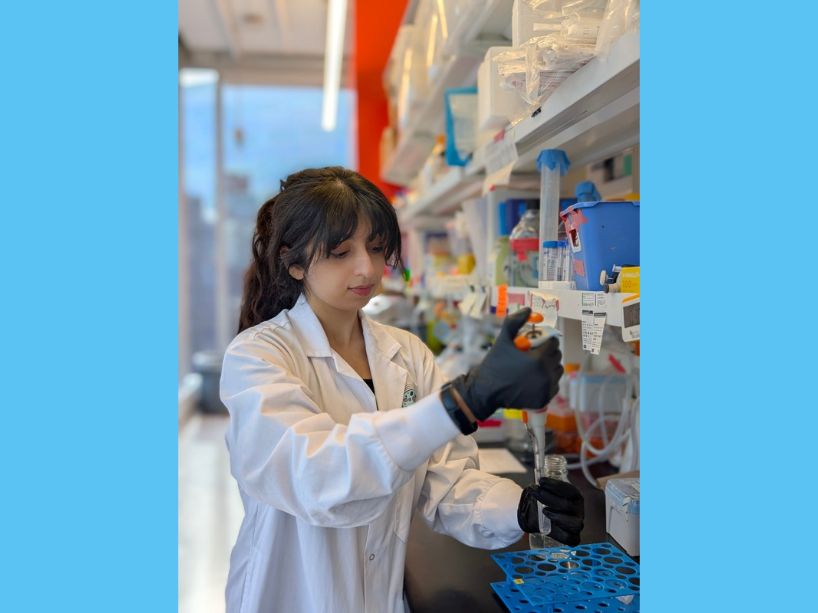 Sahar Kamil in lab.