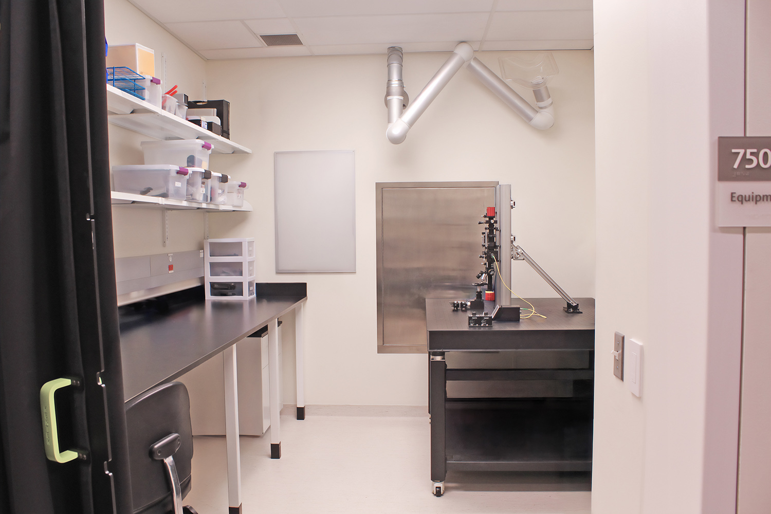 Photo of our iBest room, our second lab location. This lab focuses heavily on wet photonics experiments involving tissues and chemicals.