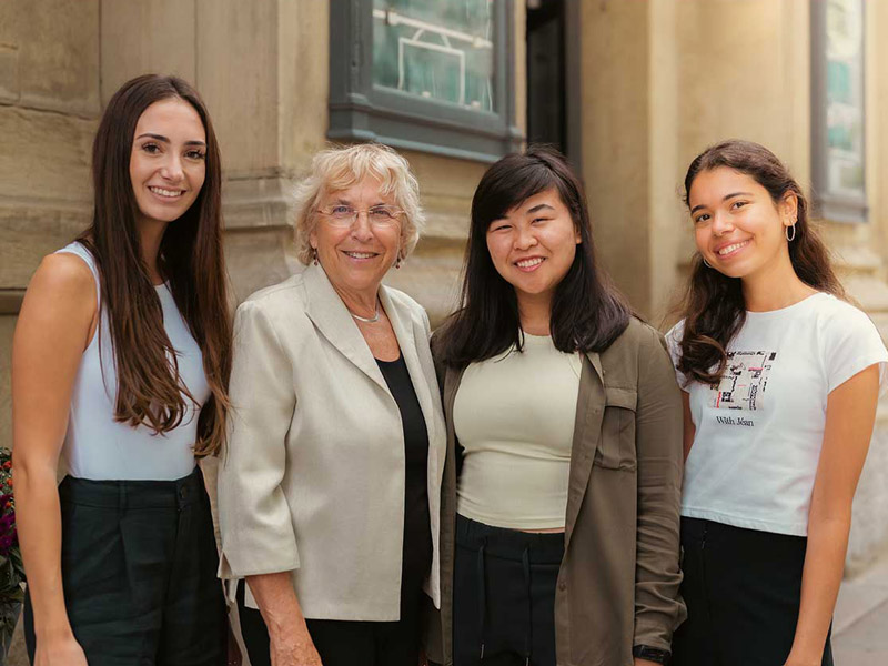 Roslyn Bern and Women in STEM interns