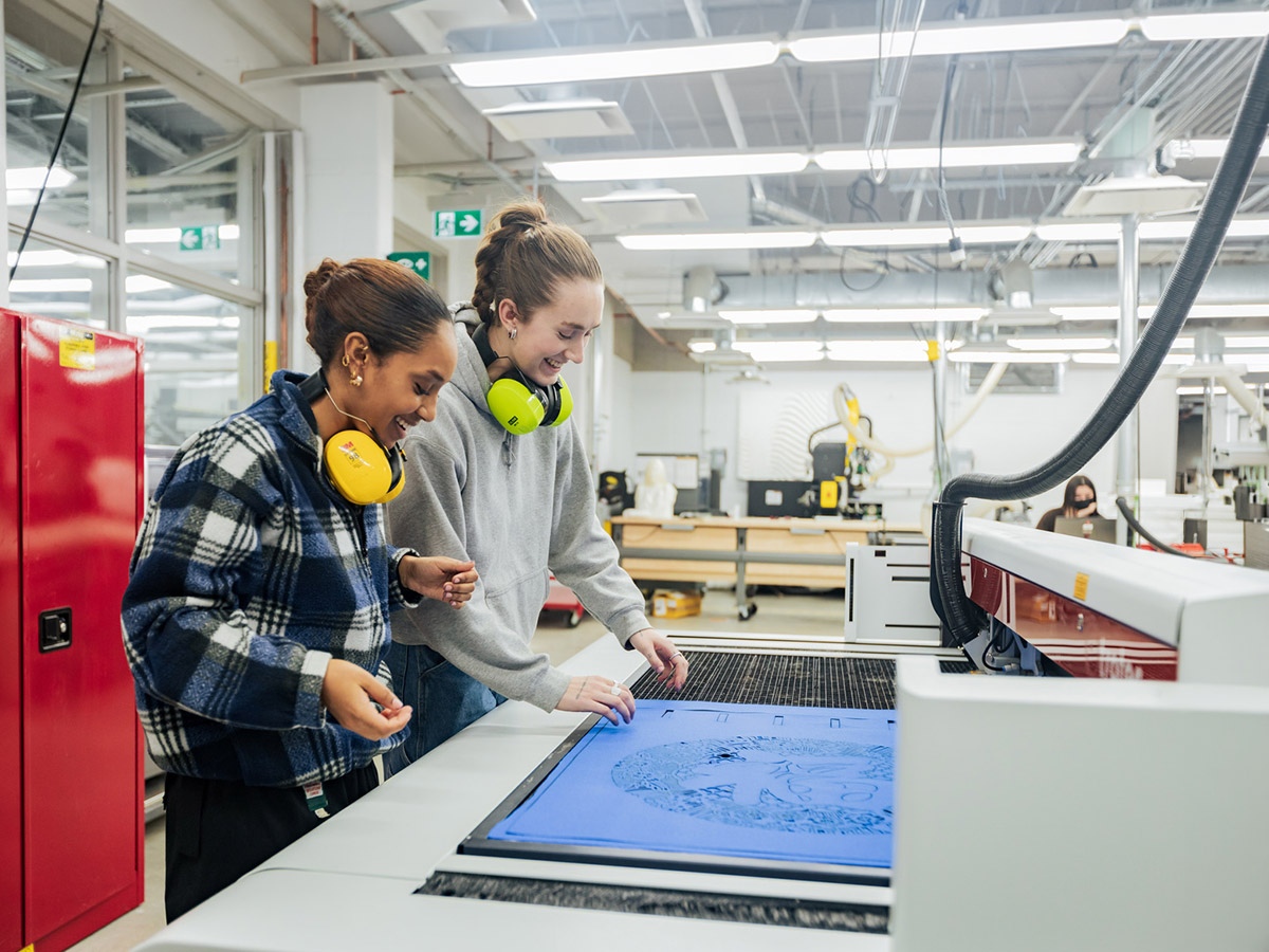 TMU peers in class using CNC machinery.
