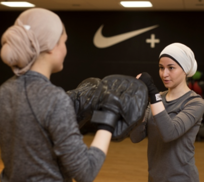 2 female students boxing
