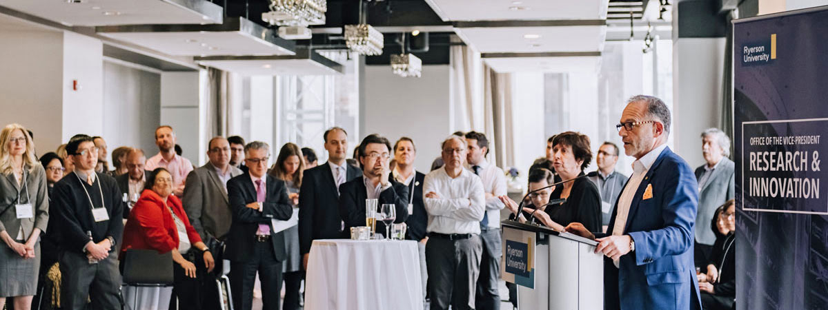 Steven N. Liss, Vice-President, Research & Innovation, presenting in front of a crowded room at the 2019 Celebration of Excellence