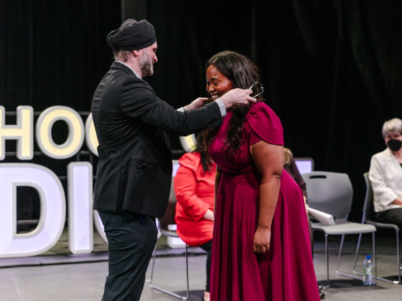 Clinical faculty leader Dr. Sach Rehsia presents MD student Maleeka Munroe with her first stethoscope at the inaugural School of Medicine Stethoscope Ceremony on October 3, 2025.