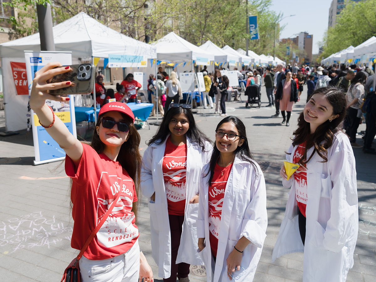 SciXchange volunteers taking a selfie at Science Rendezvous
