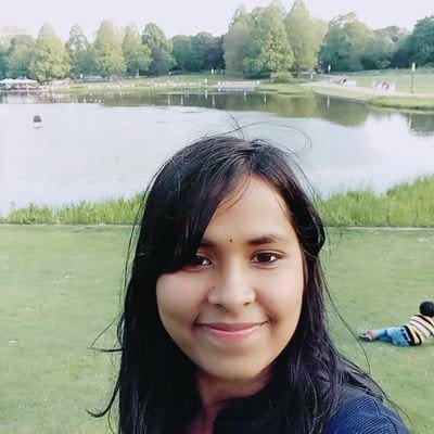 Headshot of Nita Ghosh for Soapbox Science 2022.