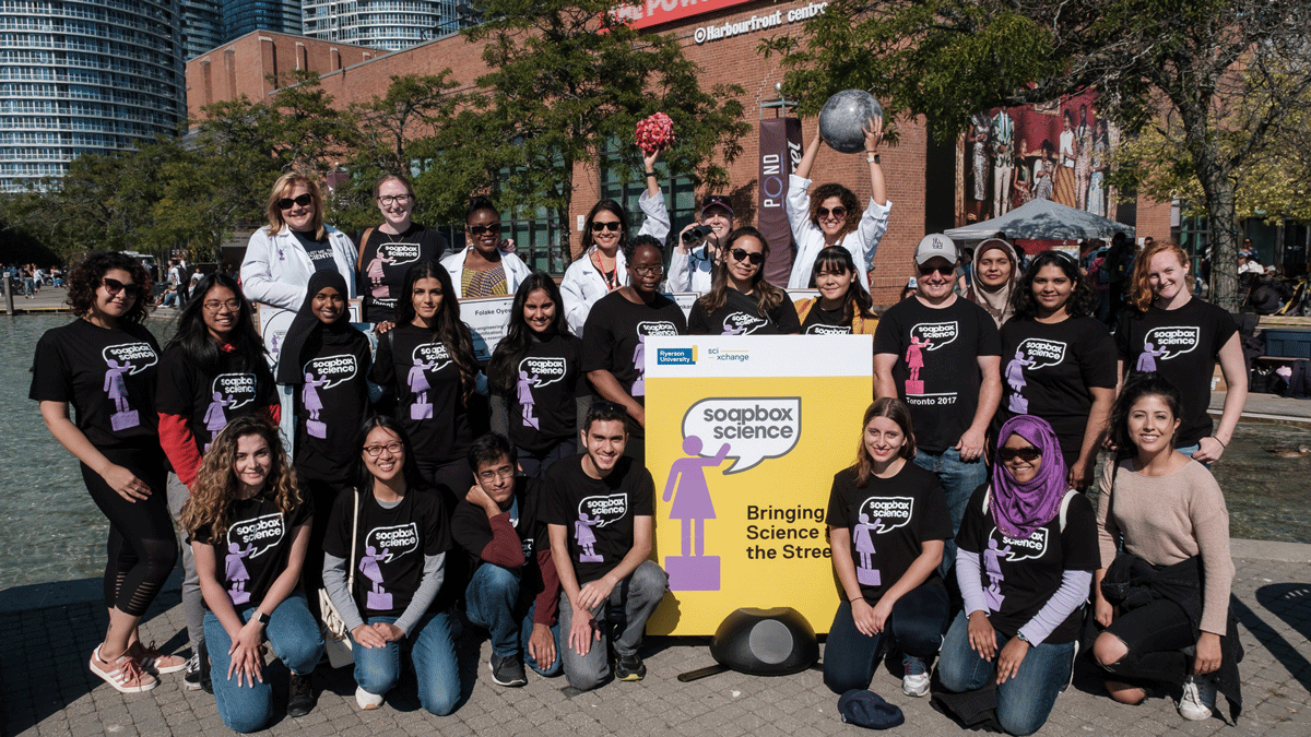 Volunteers, speakers, and SciXchange coordinators posing for a group photo at the end of the event Soapbox Science at the Toronto Harbourfront Centre.