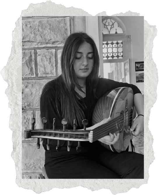 Photo of woman with guitar - Mariam Shakaa