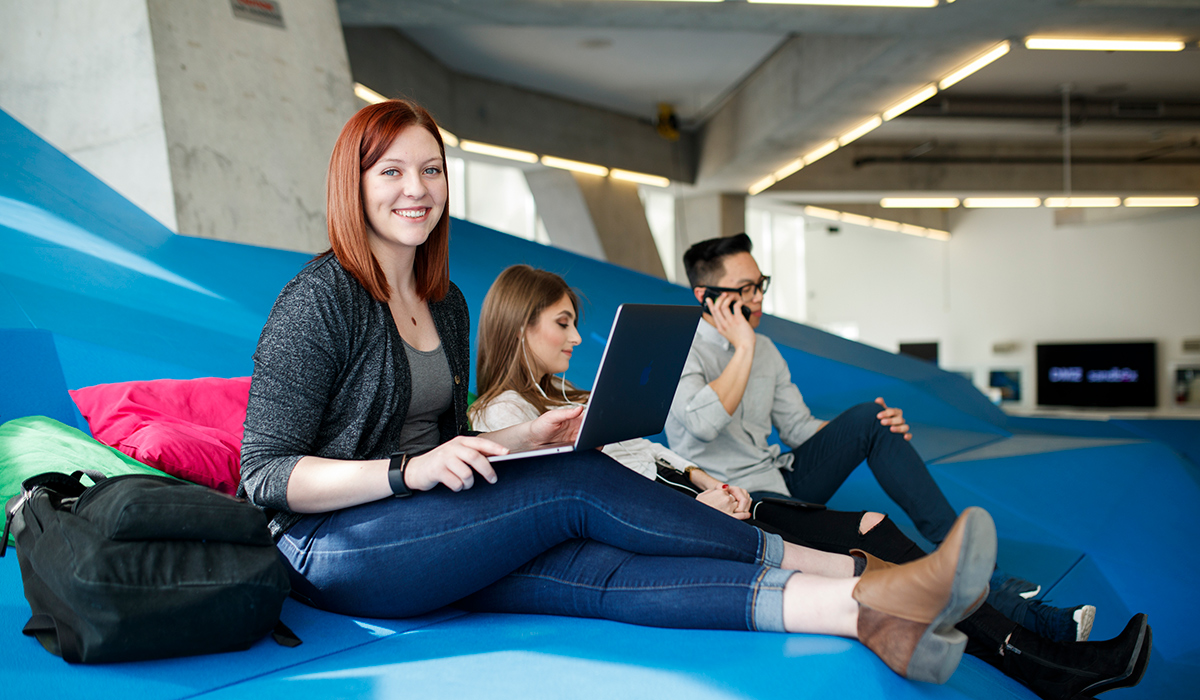 students hanging together in a group at campus
