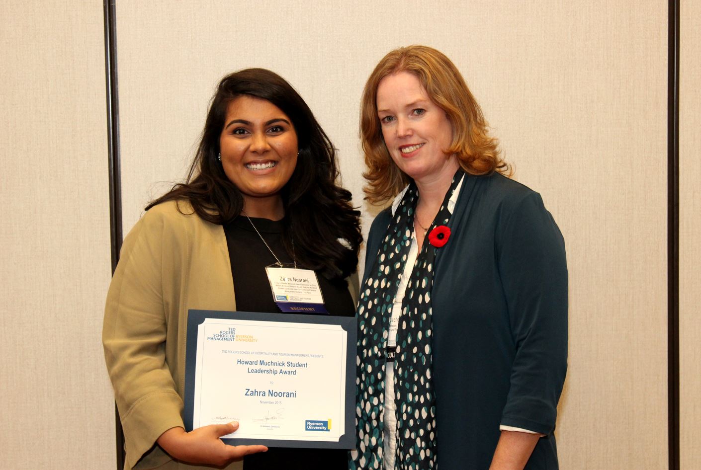 Zahra Noorani receiving the Howard Muchnick Leadership Award