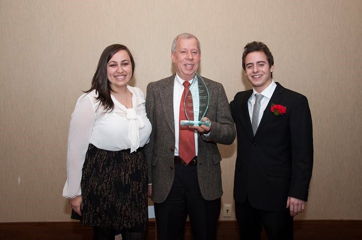 Howard Muchnick accepting award