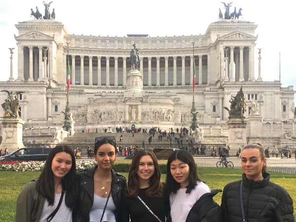 Retail students in Italy