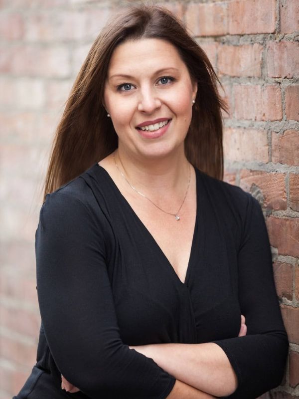 Portrait of woman smiling to the camera with her hands crossed 